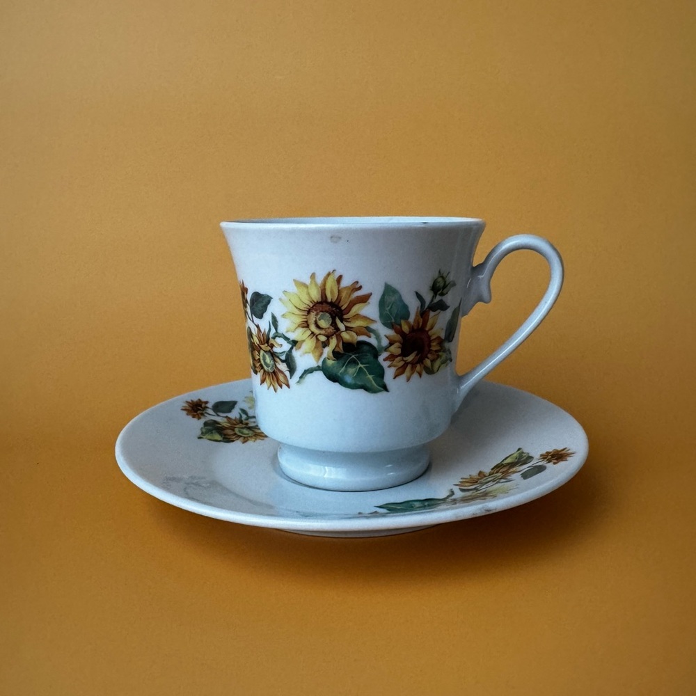 Bloom Rite sunflower teacup & saucer. Vintage.